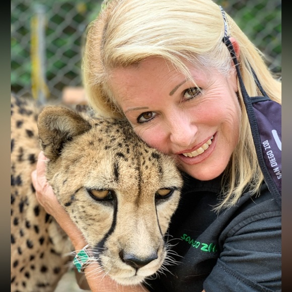 Cheetah cat handpainted earrings dangle OOAK w butterfly charm - Picture 3 of 3